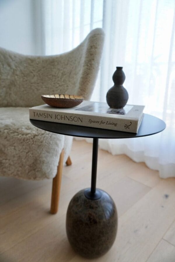 Lato Table LN9, Top Warm Black, Base Emparador Marble, Oval