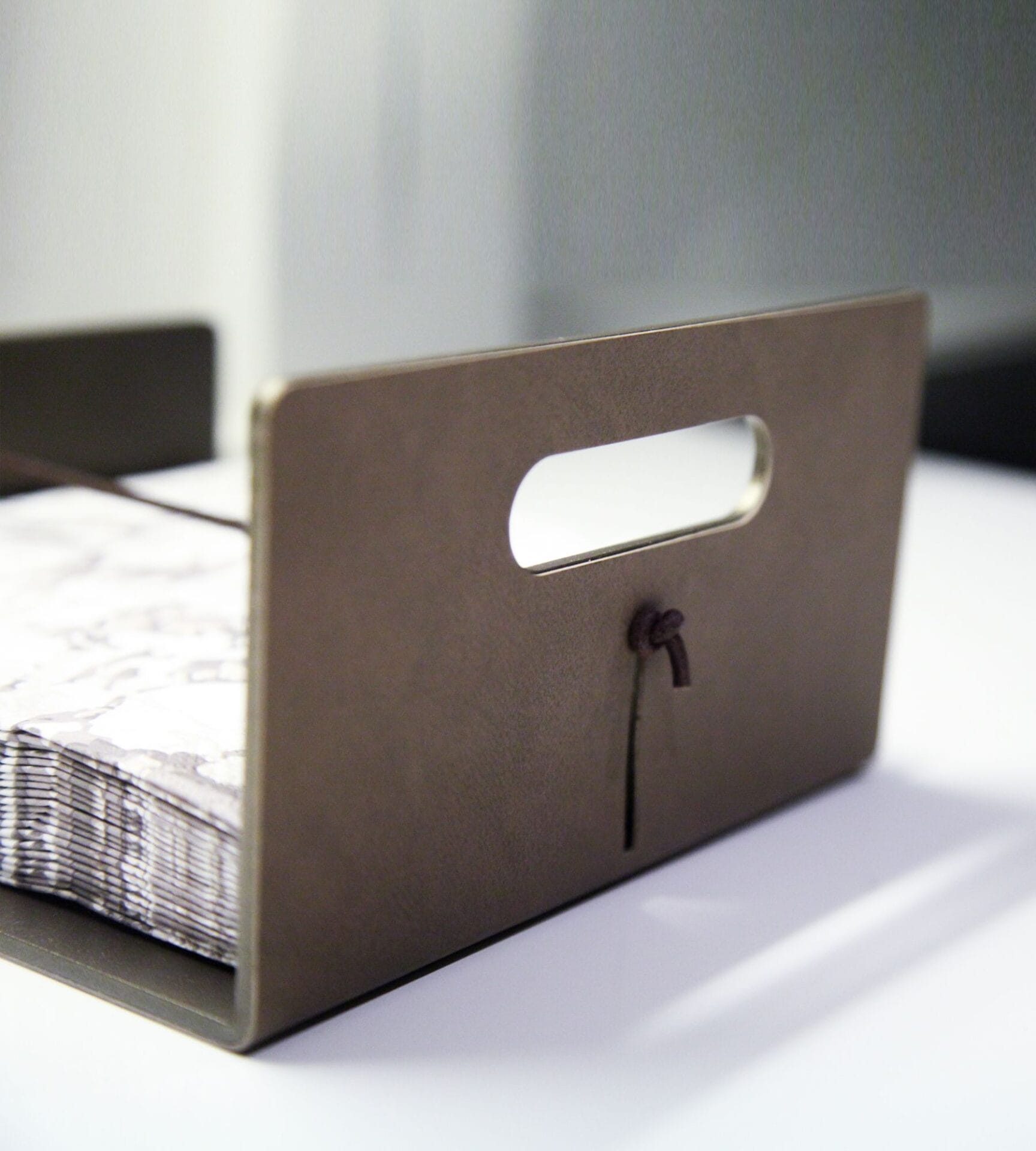 Napkin Holder, Leather Nupo, Color: Brown, Metal Alu: Bronze, 9 x 17 x 18 cm - Image 2