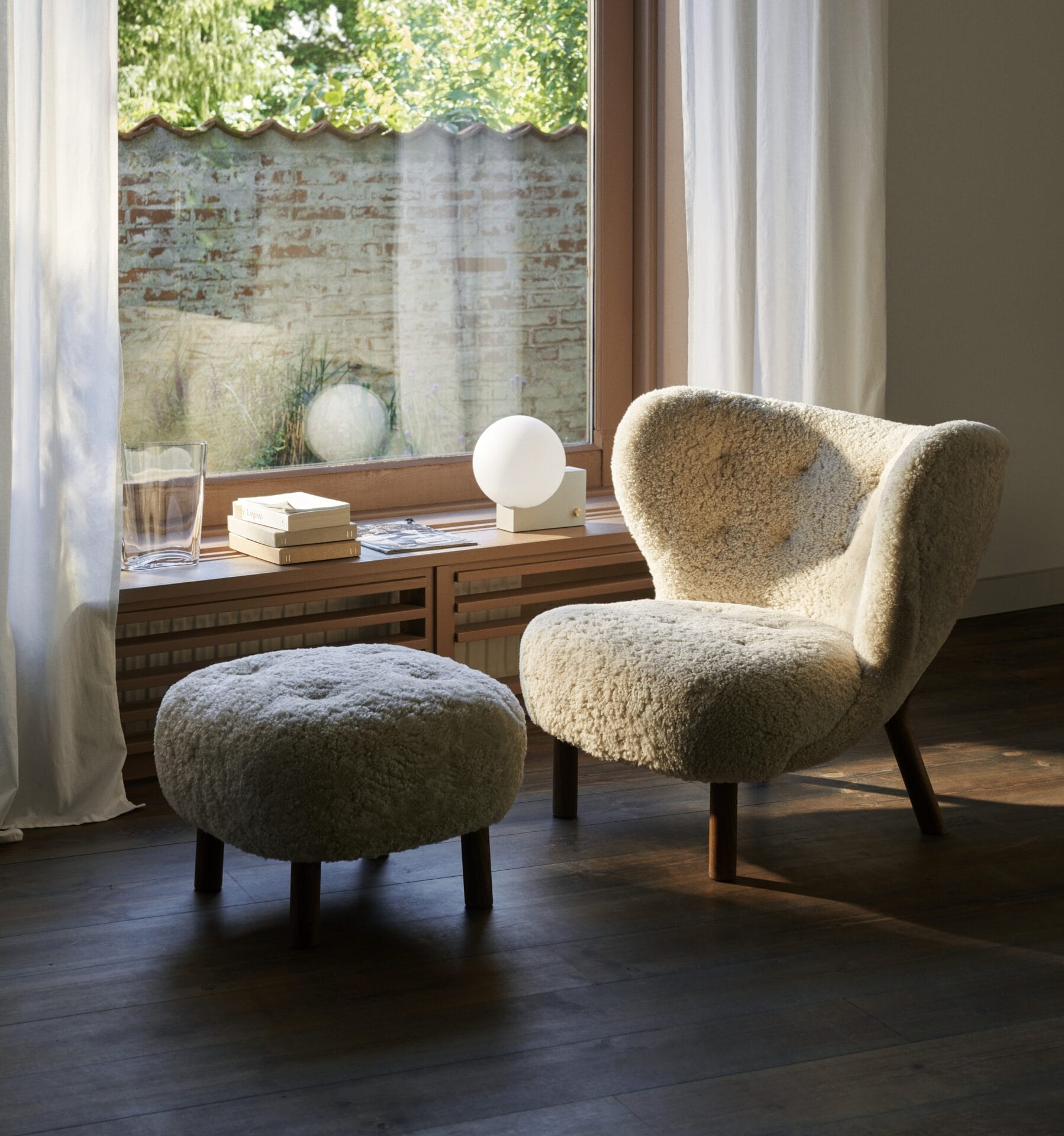 Little Petra VB1, Sheepskin Moonlight, Walnut