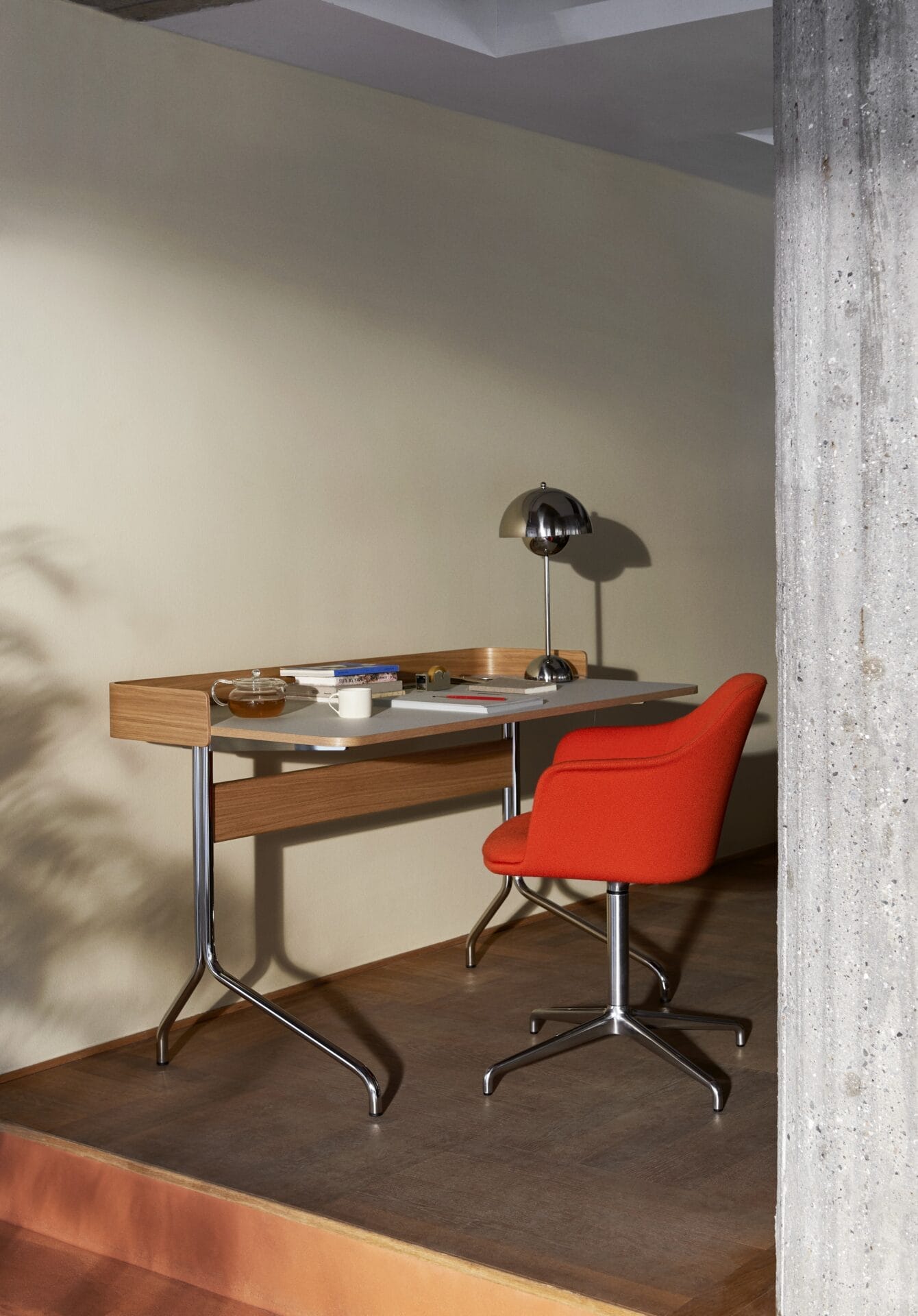 AV17 Pavilion Desk, Mushroom Linoleum (4176) w. lacquered oak & chrome base