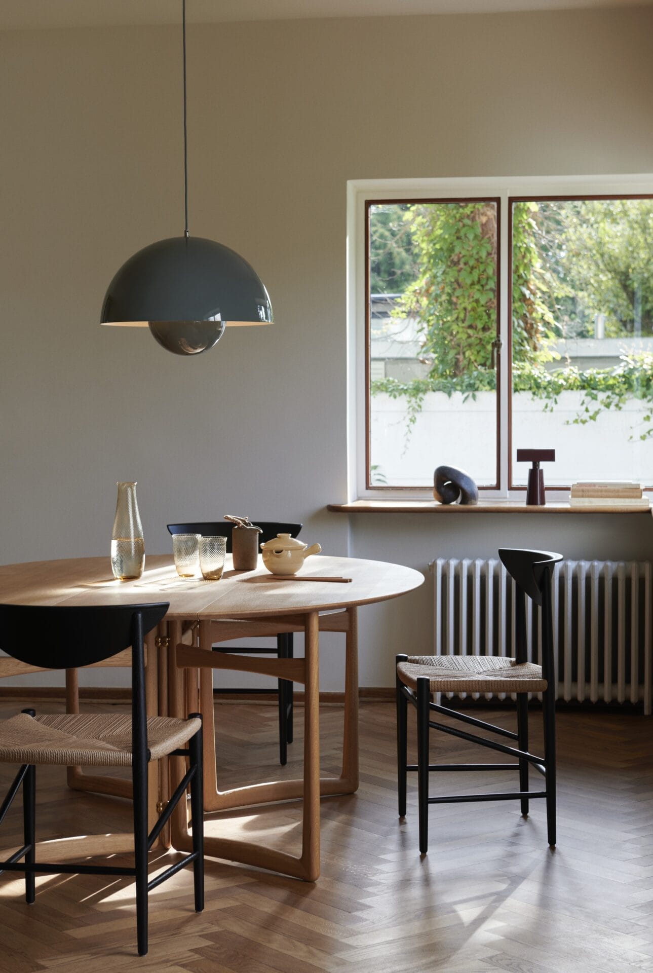 Drawn HM3, Black Lacquered Oak w. Natural Paper Cord