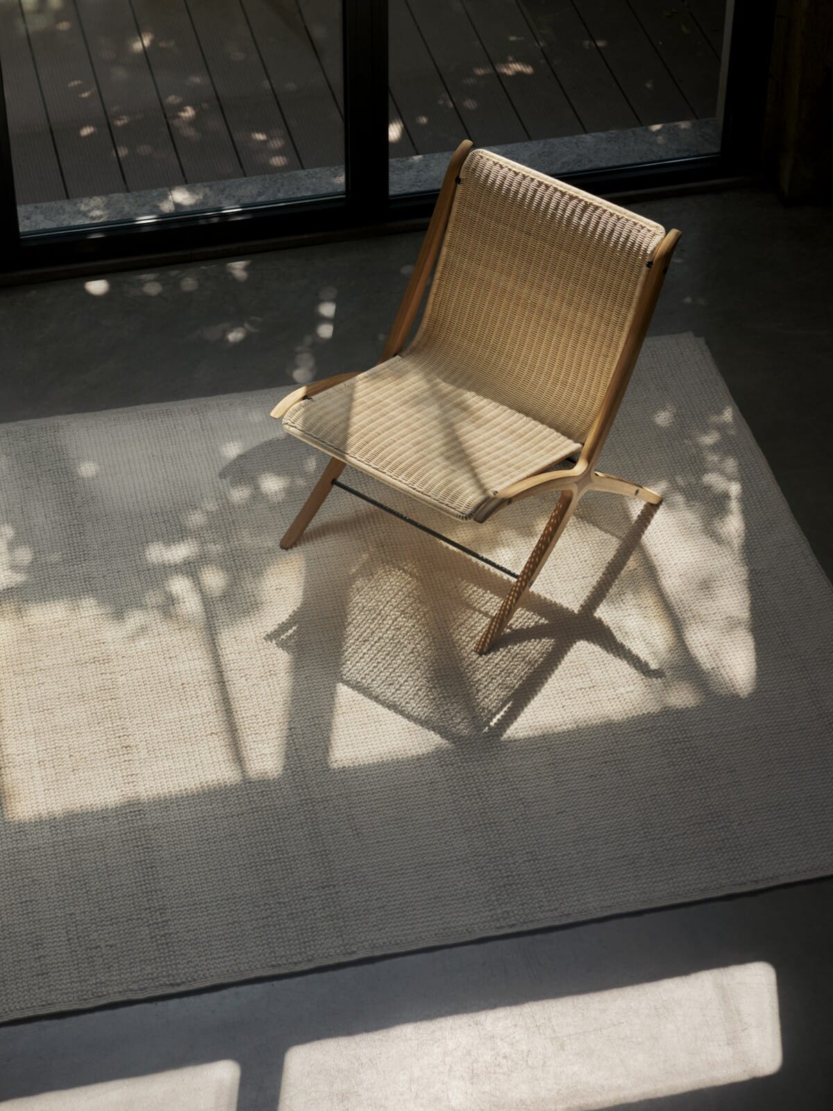 X Lounge Chair HM10, Natural Rattan Seat With Lacquered Oak w. Walnut Inserts