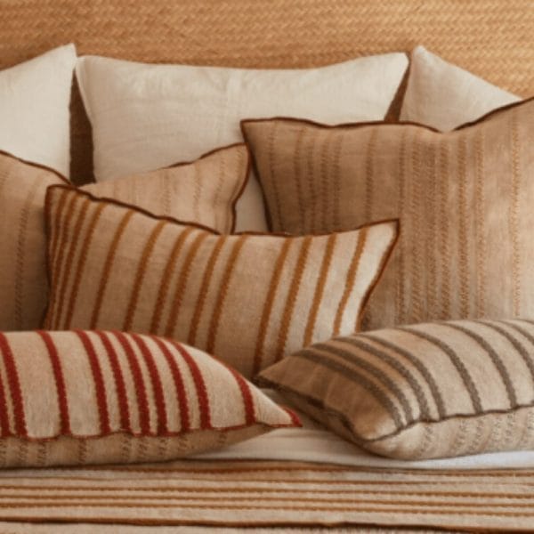 Toile de Myre Brodée 290 Cushion, Rayure Argile, 40 x 60 cm - Image 2