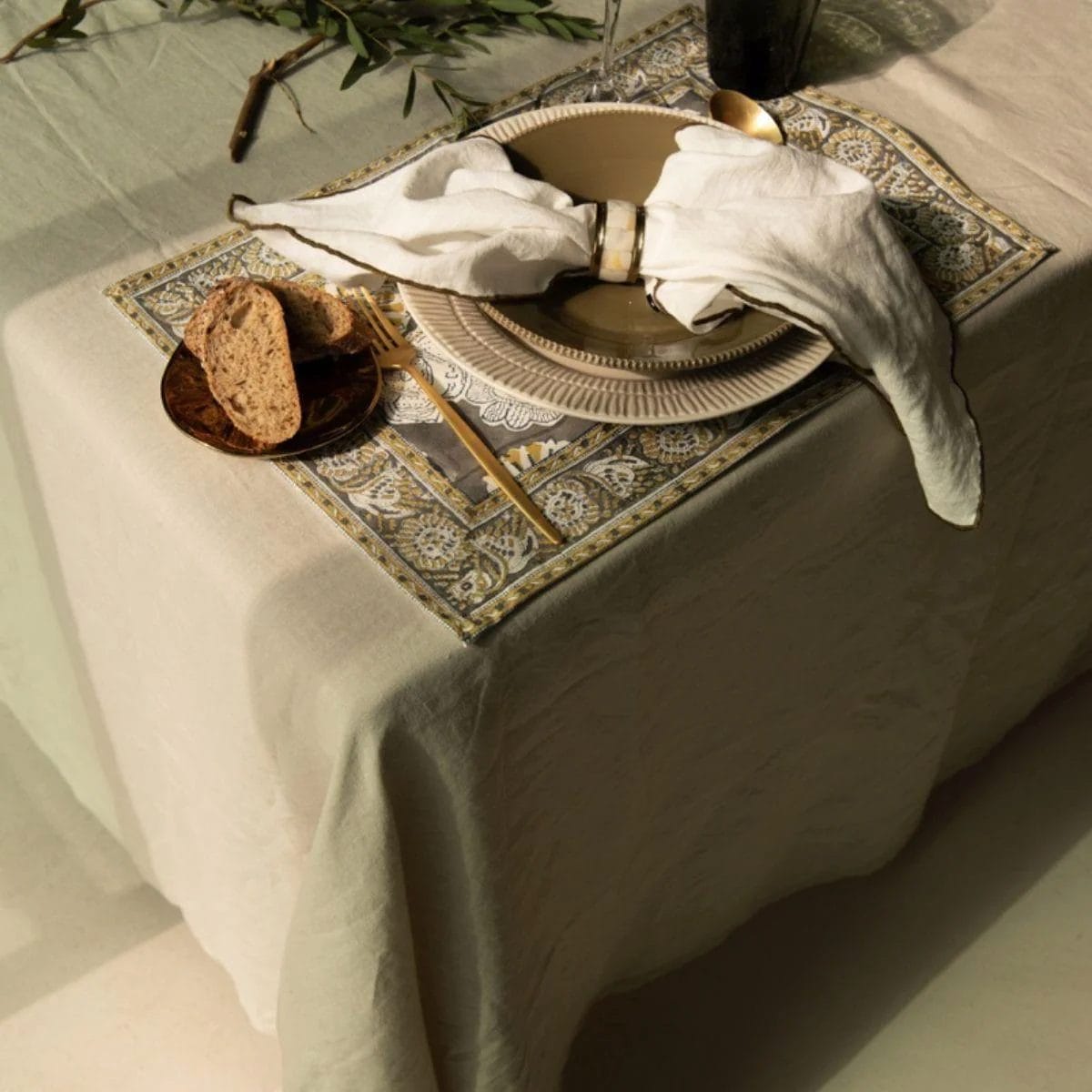 Toile Mimi Napkins, Blanc/Bourdon Kaki, 45 x 45 cm