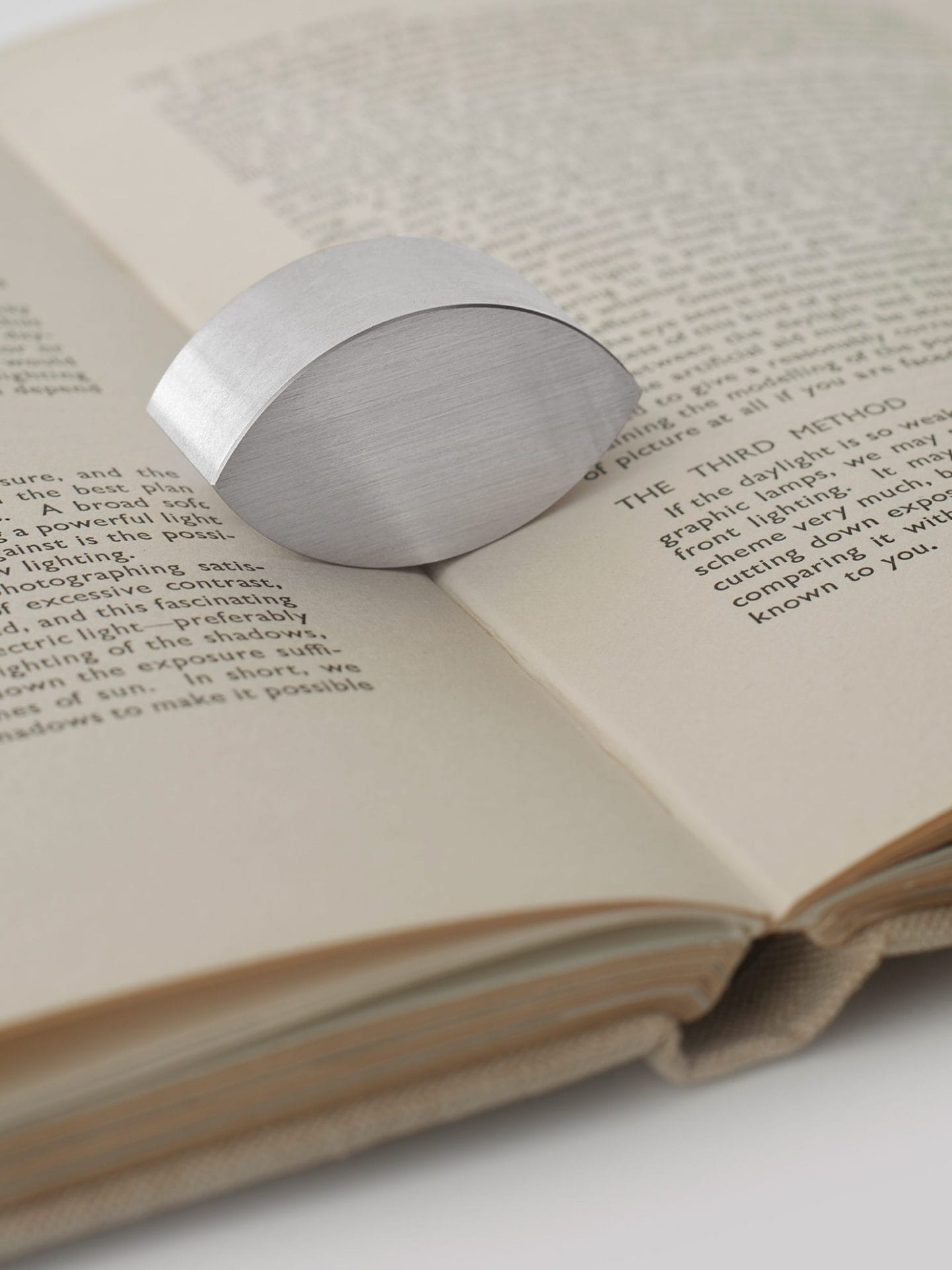 Almond – Stainless Steel – Object