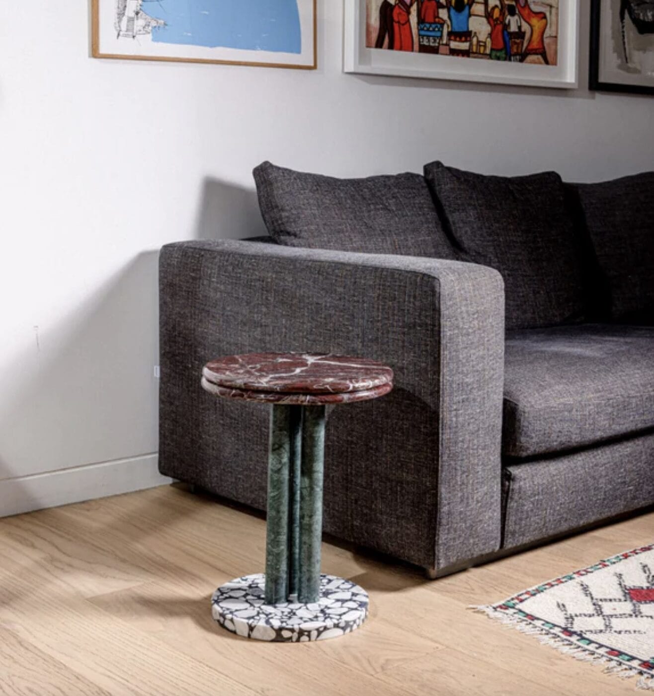 Merry Go Round Table, Top Rosso Levanto, Pole Verde Guatemala, Base Terrazzo Ø35