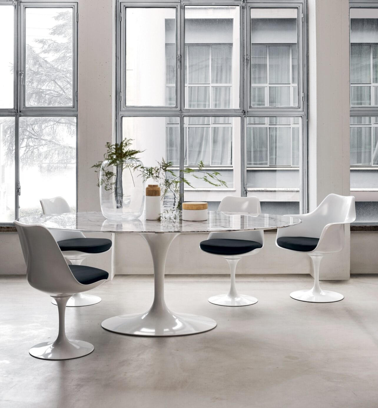 Saarinen Oval Dining Table, Arabescato Marble, White Base, 244 cm