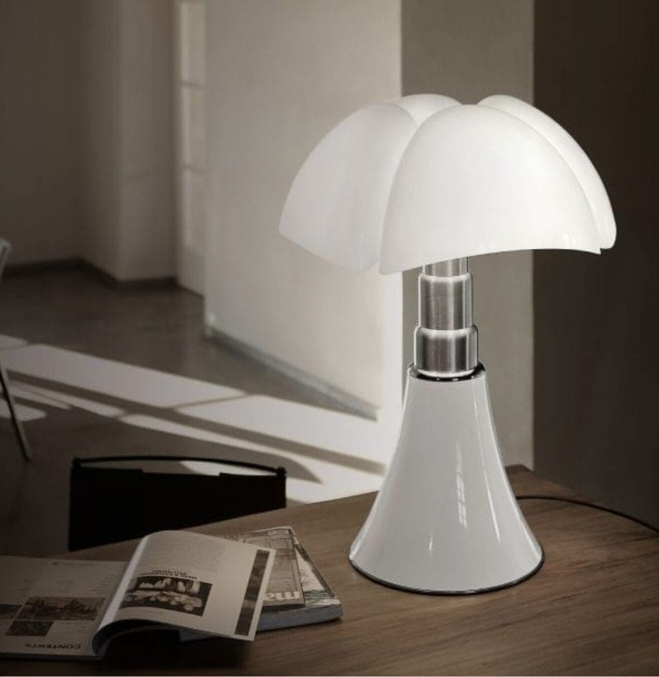 Minipipistrello Table Lamp, White 27x35H