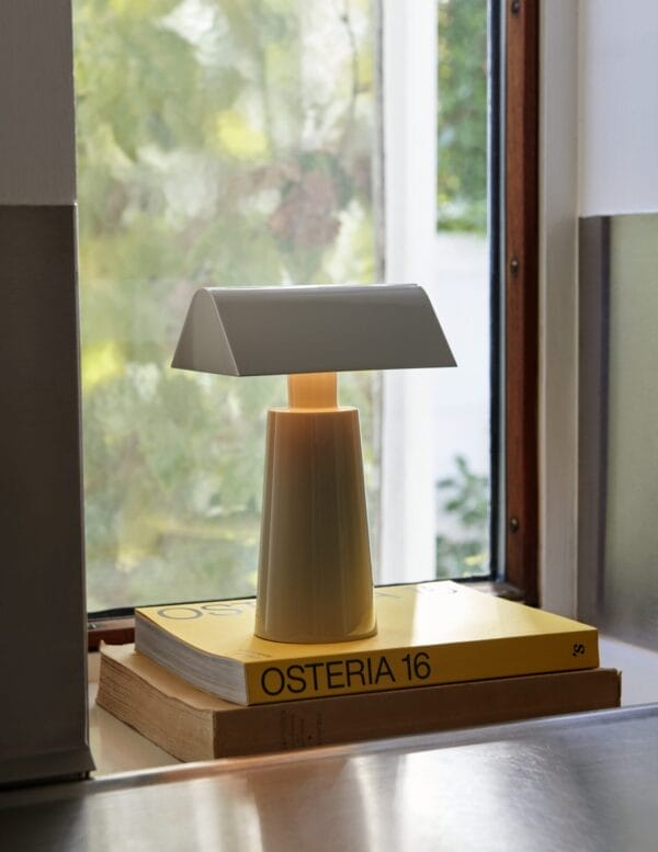 Caret MF1, Portable Lamp, Silk Grey - Image 4