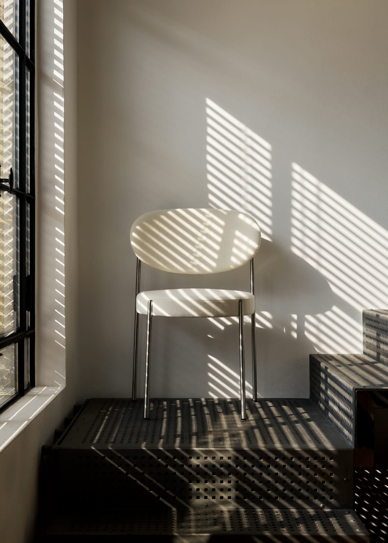 Series 430 Dining Chair, Stainless steel, Group 4, Vidar col. 222, H82 cm, Seat height: 47cm - Image 4