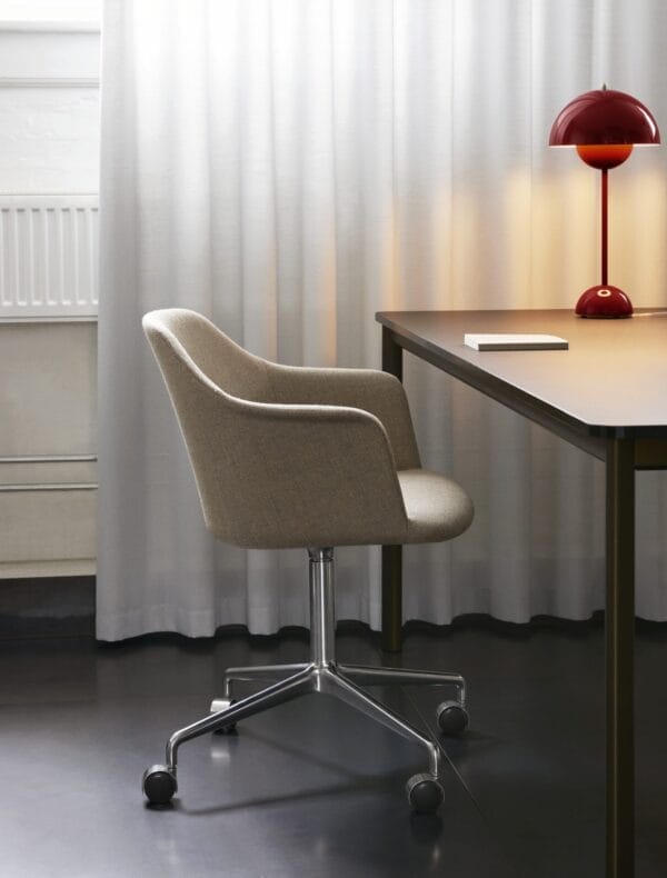 Rely Chair HW56, Full Upholstery w. Seat Cushion, Kvadrat, Steelcut Trio, Group 3, 5-Star Polished Aluminium, Swivel base, Gas lift, Black Castors