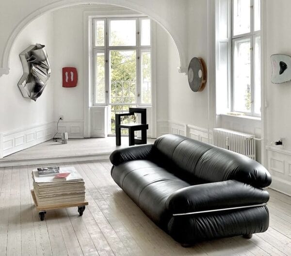 Grand Sesann Sofa L 265cm, Cat.V Guarana 9000, Polished Chrome Structure, Grey Feet