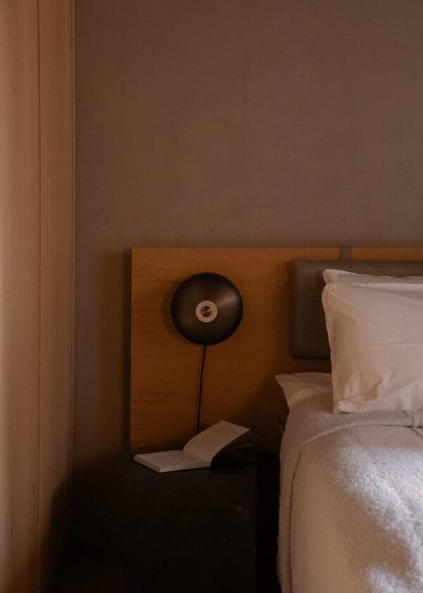 Reverse Wall Lamp, Travertine, Sand/Aluminium, Bronzed - Hardwired, Ø24,3 cm
