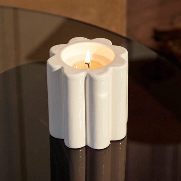 Candela Wood fire scented candle, vegetable wax, creamy white, ceramic H10 x Ø11cm - Image 3