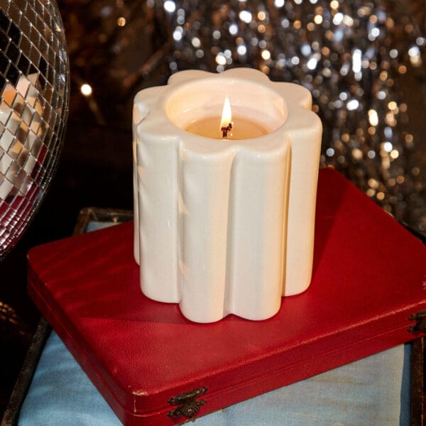 Candela Wood fire scented candle, vegetable wax, creamy white, ceramic H10 x Ø11cm - Image 2