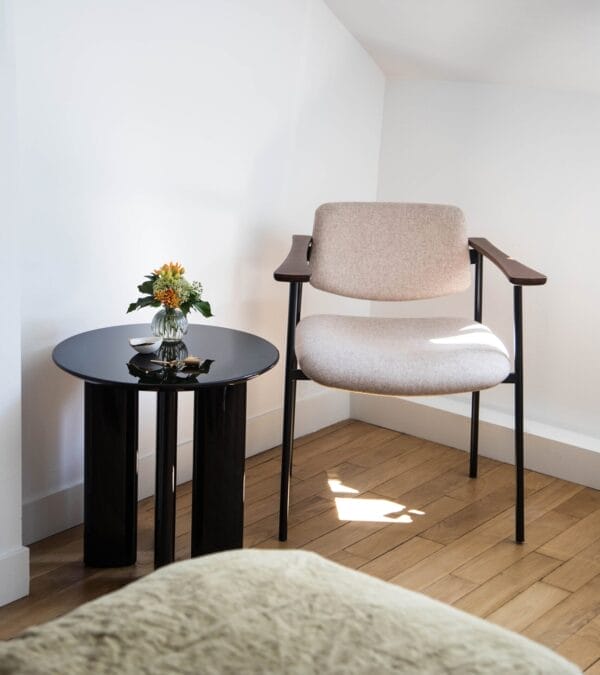 Carlotta black lacquered beech wood side table Ø50 x H50cm - Image 3