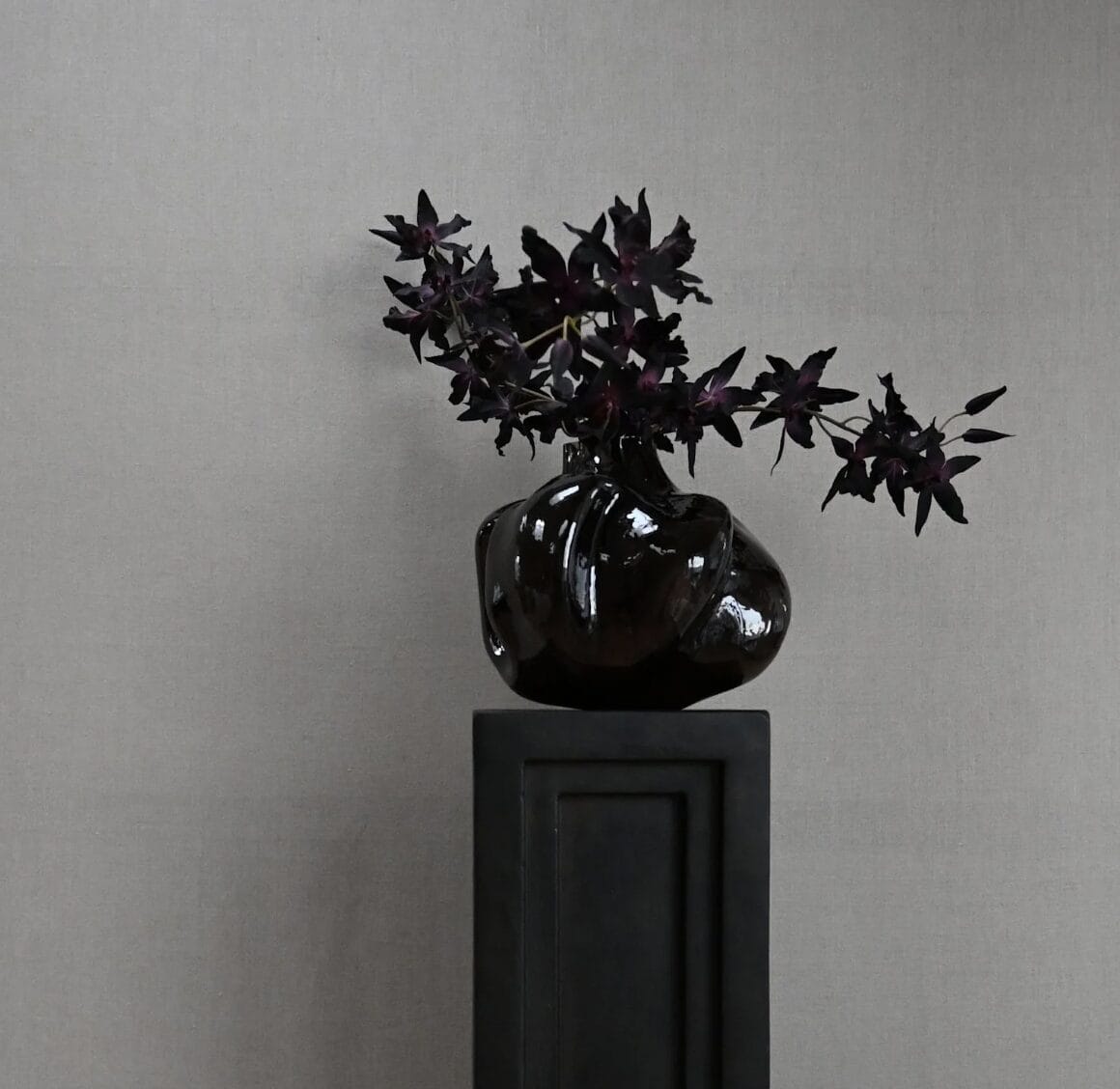 Wabi Vase, Medio - Smoked Forest Mouth-Blown Glass - Image 3