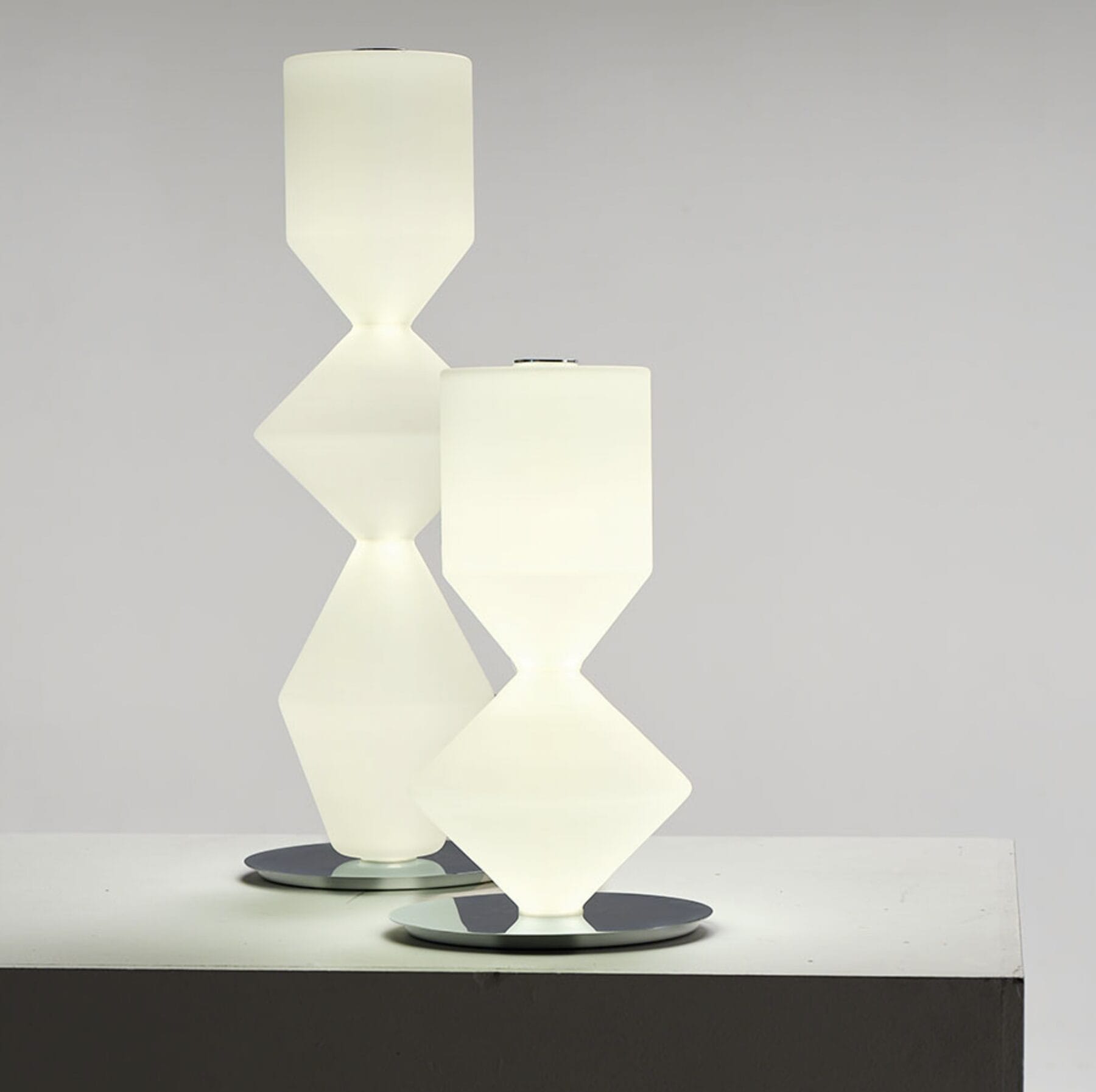 Costantina table lamp small Opal, Ø27.5 x H.47 cm - Image 3